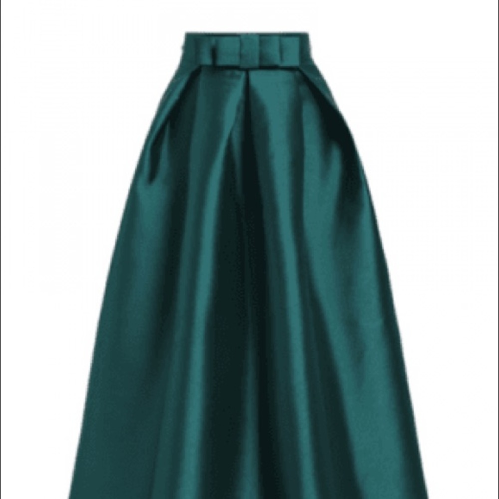 Green long skirt with bow